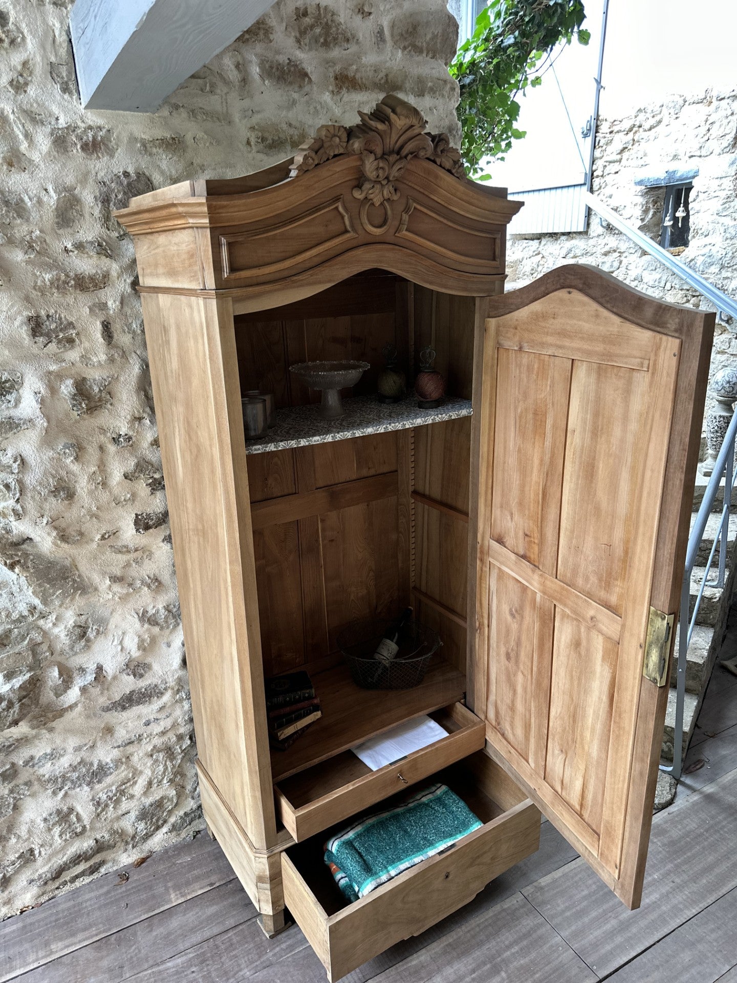 LA BONNETIÈRE| L'ARMOIRE ANCIENNE EN NOYER