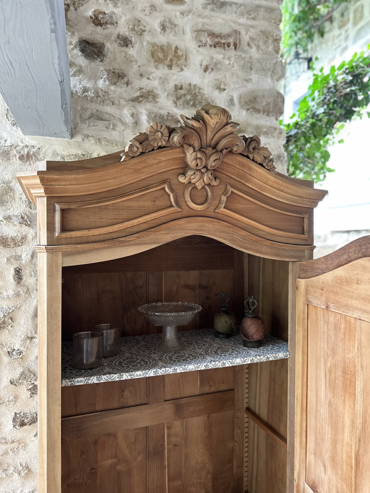 LA BONNETIÈRE| L'ARMOIRE ANCIENNE EN NOYER