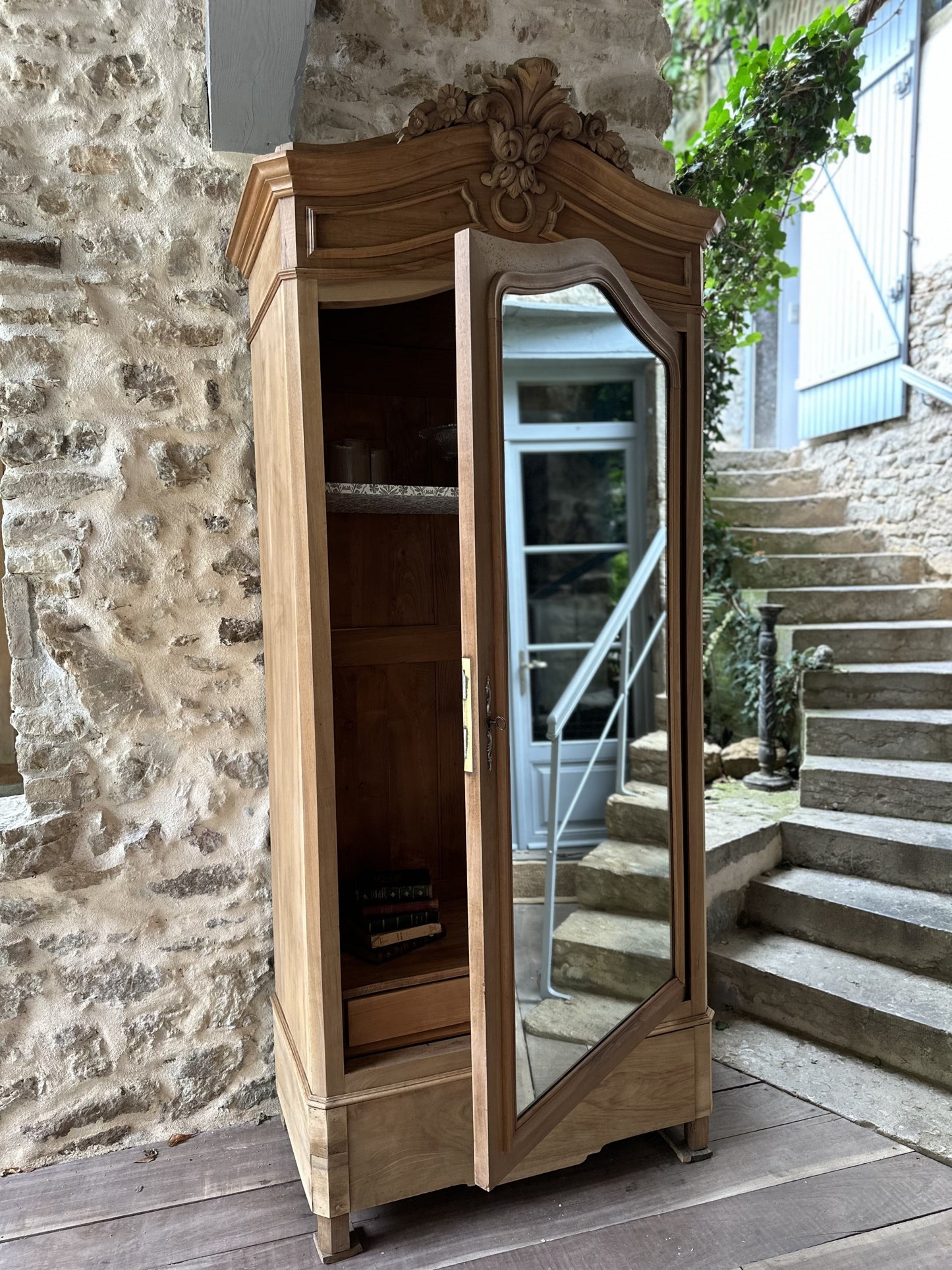 LA BONNETIÈRE| L'ARMOIRE ANCIENNE EN NOYER