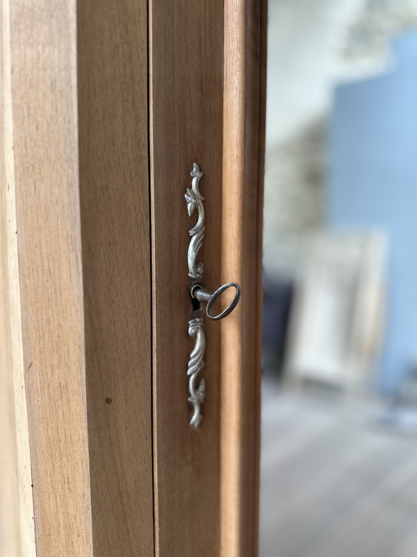 LA BONNETIÈRE| L'ARMOIRE ANCIENNE EN NOYER
